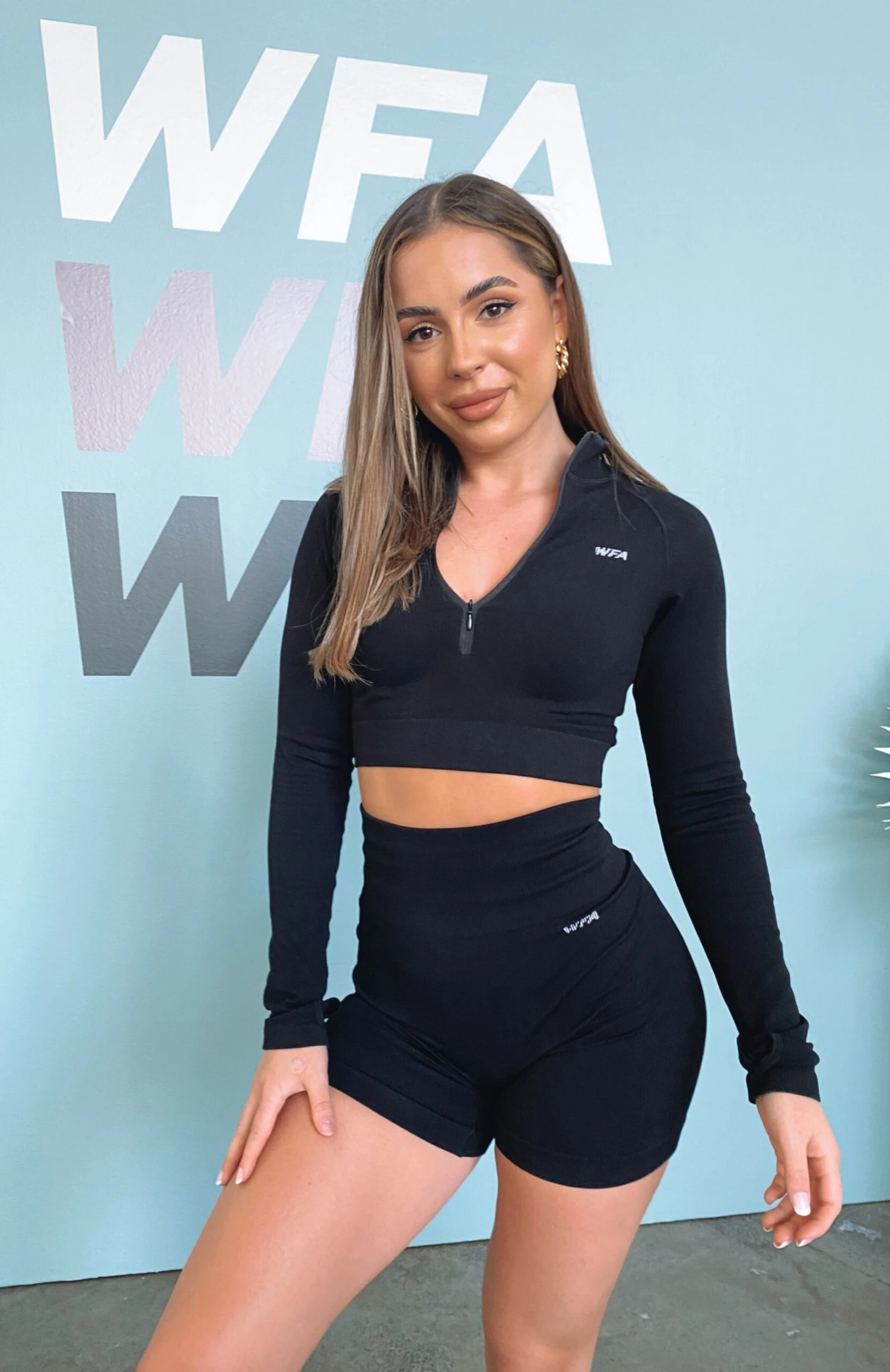Seamless Long Sleeve Sports Crop Black - Image 9