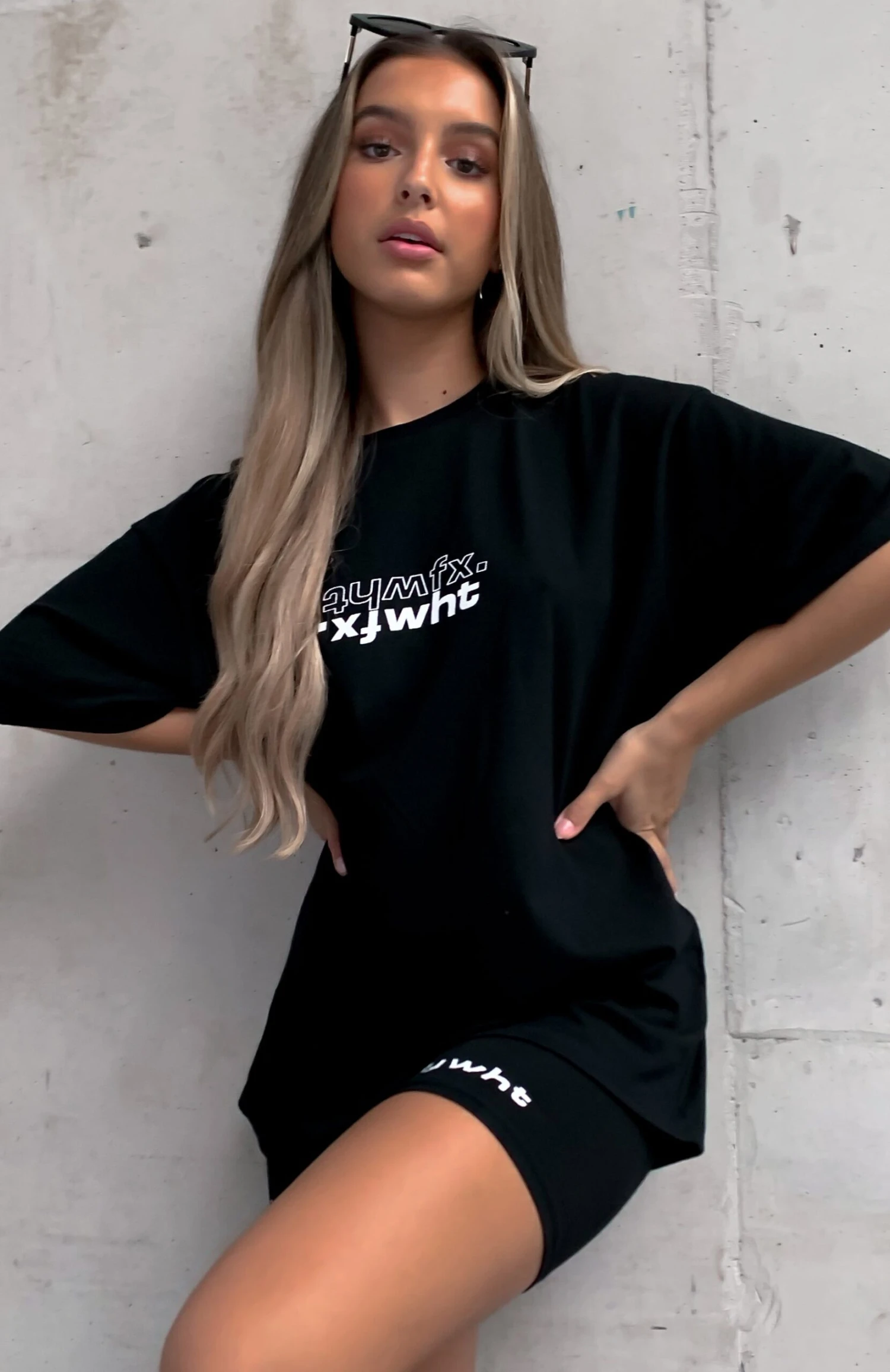 Catching Feelings Tee Black - Image 7