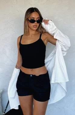 Skip The Line Shorts Black